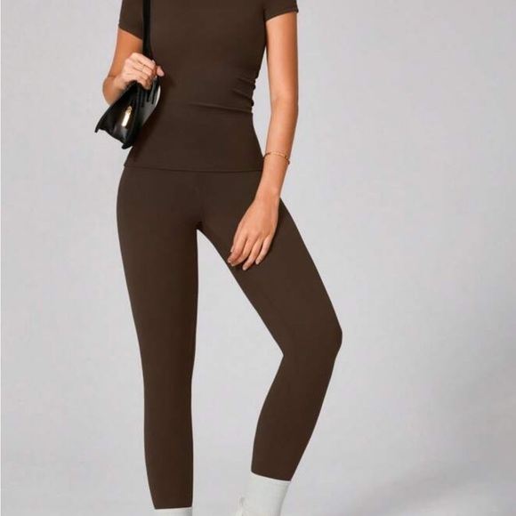 Chocolate brown Two-Piece Set crop top with high waisted leggings. - Picture 7 of 8